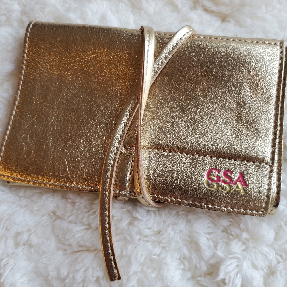 Mark & Graham Leather Charger Roll-Up in gold